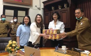 Iqbal Suhaeb Terima Bantuan 1 Ton Mie Instant dari Misho Japanese Restaurant