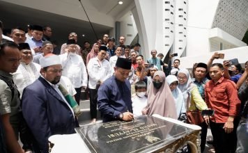 Gubernur Resmikan Penggunaan Masjid Al-Ayyubi Kompleks Kantor Gubernur Sulsel