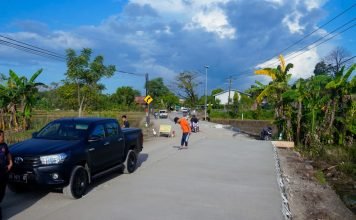 Gubernur Tinjau Progres Pekerjaan Beton Ruas Burung-Burung – Bili-Bili di Gowa