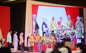 Naoemi Octarina Perkenalkan Produk Unggulan Pemprov di HUT ke-43 Dekranas