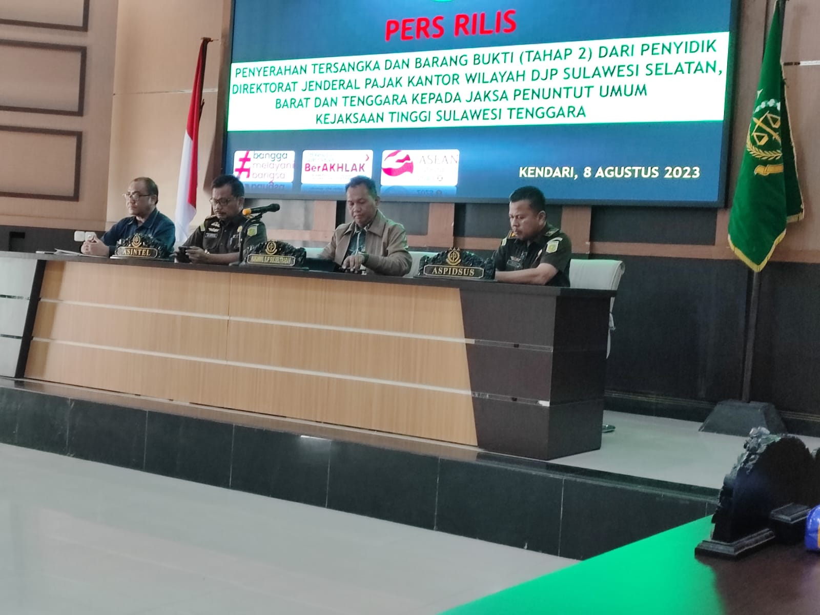 Gelapkan Pajak Rp43 Miliar Penyidik Serahkan Hw Ke Kejati Sultra Bisnis Sulawesi 8725