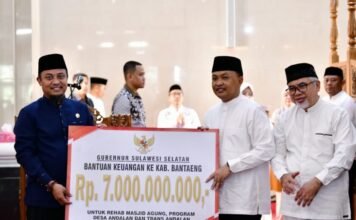 Gubernur Andi Sudirman Kembali Gelontorkan Rp 7 Miliar Bantuan Keuangan untuk Bantaeng