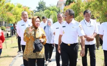 Tuan Rumah Forum ASEAN, Danny Pomanto Dampingi Mensos Tri Rismaharini Tinjau Sentra Wirajaya Makassar