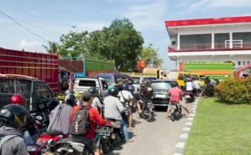 Pj Gubernur Sulsel Instruksikan TPID Koordinasi ke Pertamina dan Forkopimda untuk Atasi Kelangkaan BBM