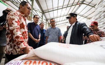 Upaya Kendalikan Inflasi Jelang Nataru, Danny Pomanto Turun Langsung Dampingi Gubernur Tinjau Stok Gula dan Minyak di Gudang