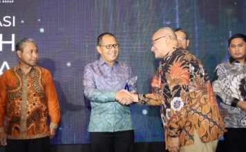 Danny Pomanto Raih Penghargaan Pariwisata dan Pelestarian Budaya
