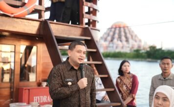 Munafri-Aliyah Jamu Rombongan Kemenkum RI di Atas Kapal Pinisi