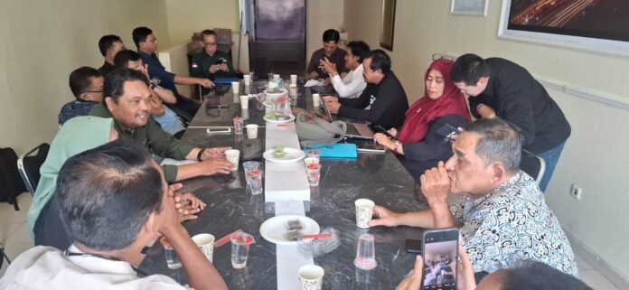Rapat perdana