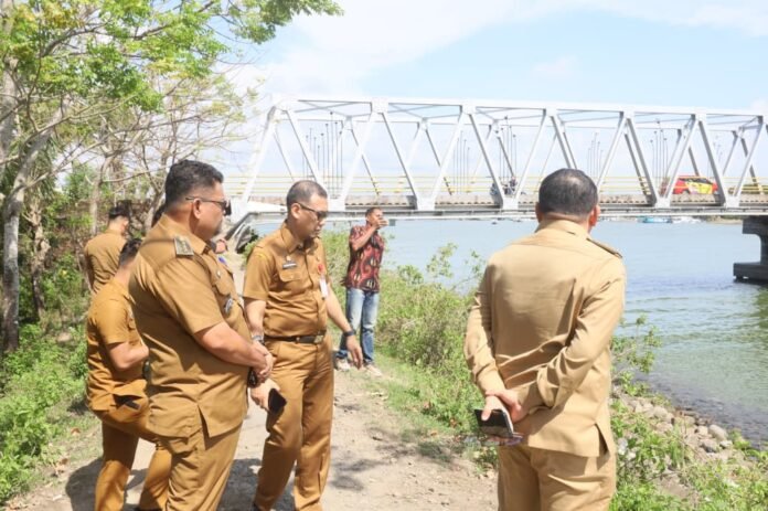Tinjau jembatan Barombong