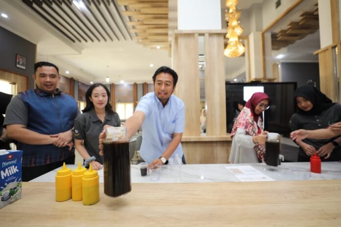 Poltekpar Makassar Gelar Pelatihan Pengolahan Kopi bagi Masyarakat Tanjung Merdeka