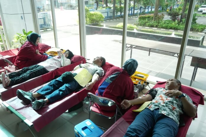 donor darah pelindo peringati bulan K3
