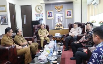 Perkuat Sinergi Kebijakan Fiskal, Munafri Temui Dirjen Bina Keuangan Kemendagri