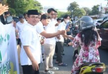 LDII Sulsel Bagikan 400 Paket Takjil untuk Pengendara