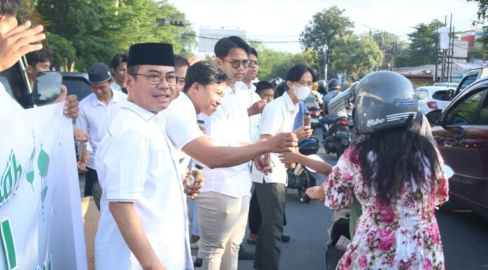 LDII Sulsel Bagikan 400 Paket Takjil untuk Pengendara