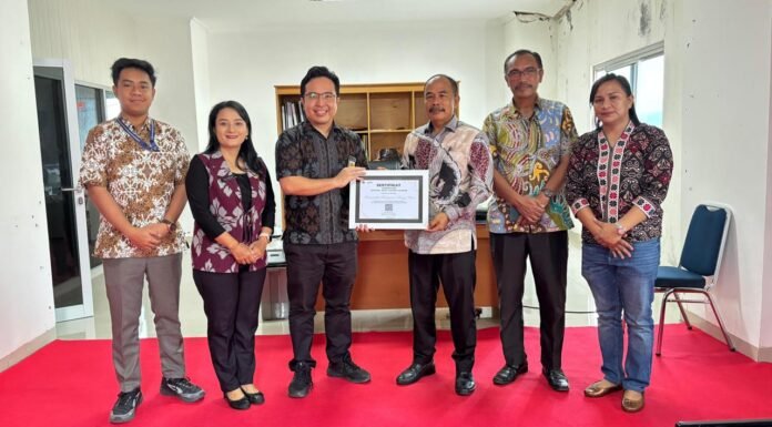 DJP Serahkan Penghargaan ke Pemkab Toraja Utara