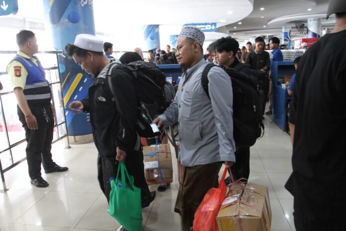 penumpang di pelindo regional 4