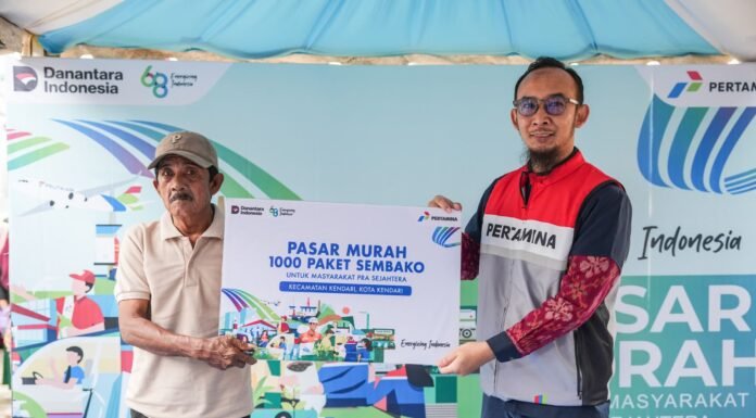 Pertamina Patra Niaga Regional Sulawesi Distribusikan 1.000 Paket Sembako Bersubsidi untuk Warga Kendari