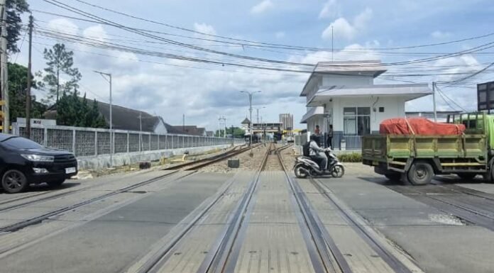 Utamakan Keselamatan di Perlintasan Kereta Api, Inovasi Kerja Sama BUMD Jabar dan Wijaya Karya Beton Disambut Positif