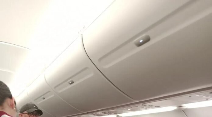 Powerbank Keluarkan Percikan Api di Kabin Pesawat Batik Air Makassar-Jakarta