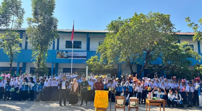 Asmo Sulsel Gandeng UMKM Binaan KT Cokonuri, Edukasi 150 Siswa SMPN 40 Makassar tentang Pemilahan Sampah