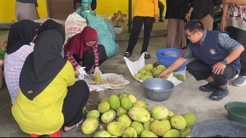 Tim Pengabdian Unhas Bantu BUMDes Bone Tingkatkan Mutu Produksi Tepung Sukun