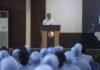 Kepala OJK Sulselbar, Moch. Muchlasin saat memberi edukasi keuangan kepada personel Lanud Hasanuddin beserta keluarga, Jumat (31/07/2026). POTO: ISTIMEWA