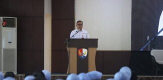 Kepala OJK Sulselbar, Moch. Muchlasin saat memberi edukasi keuangan kepada personel Lanud Hasanuddin beserta keluarga, Jumat (31/07/2026). POTO: ISTIMEWA