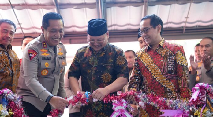 Resmikan Pusat Studi Kepolisian Unhas, Rektor Beri Tugas Pertama: Tuntaskan Pengeboman Ikan