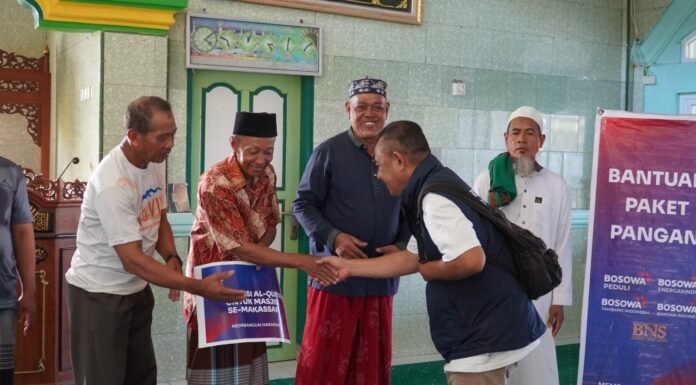Bosowa Peduli Berbagi Paket Sembako di Makassar
